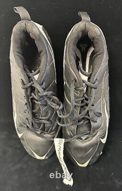 2009 Michael Moore Georgia Bulldogs Wide Receiver GAME USED Football Cleats #82