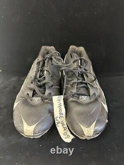 2009 Michael Moore Georgia Bulldogs Wide Receiver GAME USED Football Cleats #82