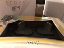 2017 Topps Diamond Icons Robinson Cano 1/1 Gold Game Used Cleats Mariners