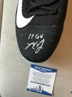 Autographed Madison Bumgarner Game used 2017 Nike cleats Beckett an LOJO Letter