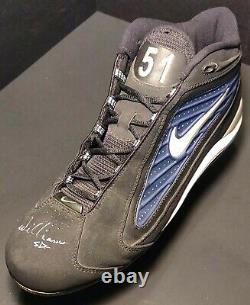 Bernie Williams Signed GAME USED cleats shoes with PHOTO MATCH