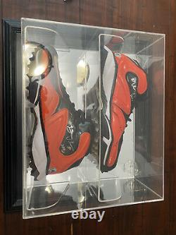 Brian Urlacher 2014 Game Used Autographed Cleats In Display Frame