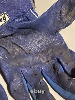Chicago Cubs Victor Caratini game used and auto shoes plus batting gloves with COA