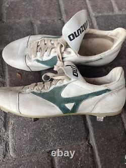 DWAYNE MURPHY Mizuno baseball cleats Gloves Game Used 1980s Oakland A's