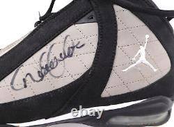 Derek Jeter Autographed 2009 Game Used Nike Jordan Cleats Beckett