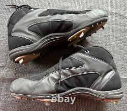 Derek Jeter Yankees Game Worn 2001 Nike Cleats Both Signed with Signed LOA Steiner