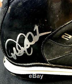 Derek jeter Signed Game Used Cleat Future Hall Of Famer Of The New York Yankees
