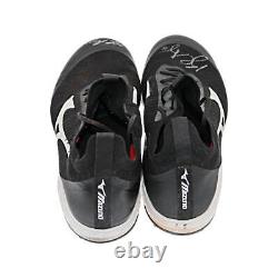 Kyle Seager Mariners Game Used Autographed Black/Red Mizuno Cleats (Size 11.5)