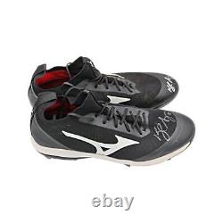 Kyle Seager Mariners Game Used Autographed Black/Red Mizuno Cleats (Size 11.5)