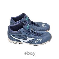 Kyle Seager Mariners Game Used Autographed Mizuno Mid Cleats (Size 11.5)