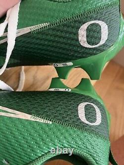 Oregon Ducks Bucky Irving Signed Game Cleats