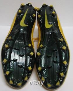 Packers DAVANTE ADAMS Signed 2017 Game Used NIKE Football Cleats AUTO with 9/10/17