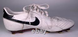 Rich Gannon signed game worn used authentic football cleats 21820