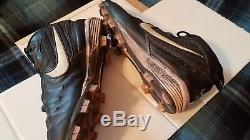 Rickey Henderson autographed and game used black Nike cleats PSA, Man of Steal