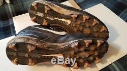 Rickey Henderson autographed and game used black Nike cleats PSA, Man of Steal