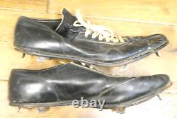 Thurman Munson 1969 Rookie Game Used Cleats Socks and Belt with Photo-Match Letter