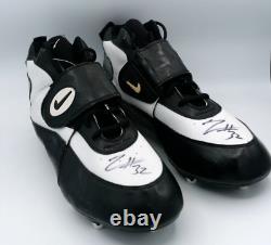 ZACK CROCKETT #32 Autographed Nike Cleats, NFL OAKLAND RAIDERS